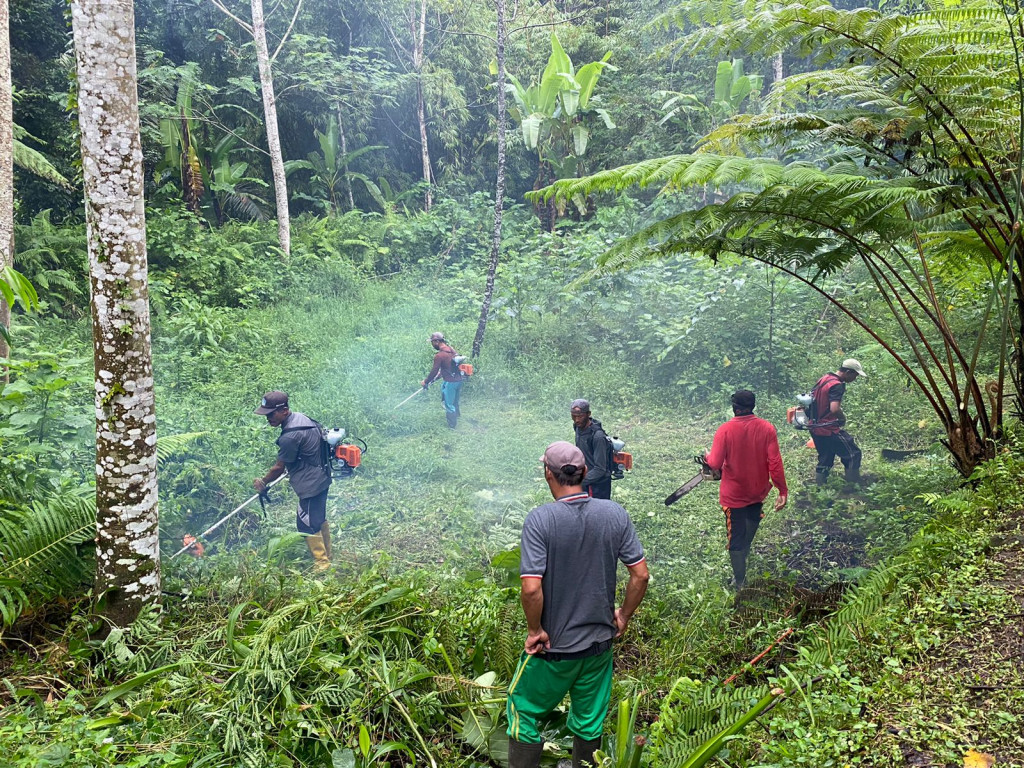 Giat Krida Hari Jumat, Pembersihan dan Penataan Lingkungan Di Twin Waterfall Lipah